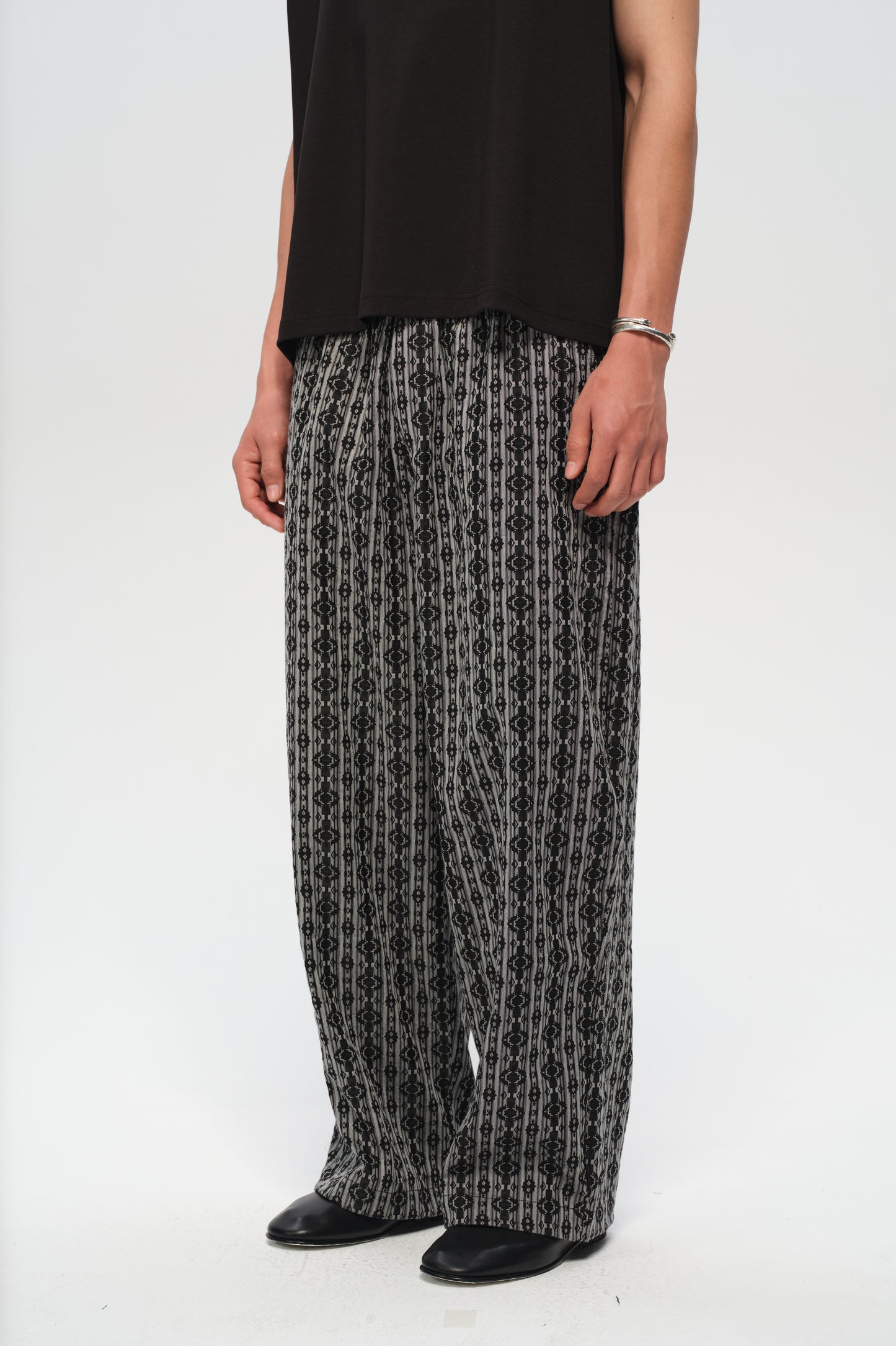 Kuro Trousers